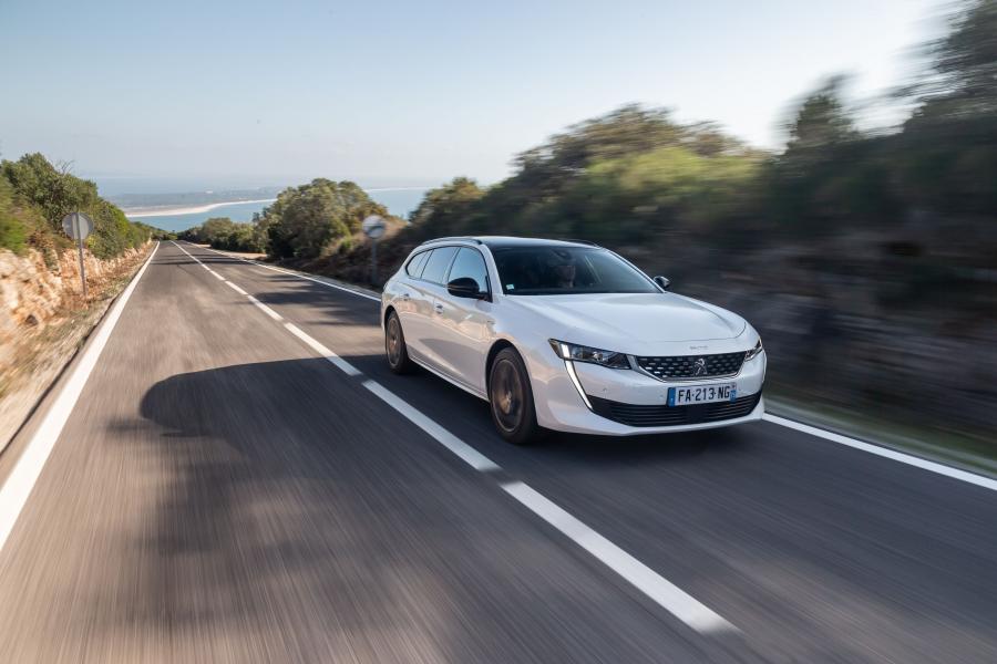  Peugeot 508 SW GT Line 2018 года  (WW) (фото 7 из 43)